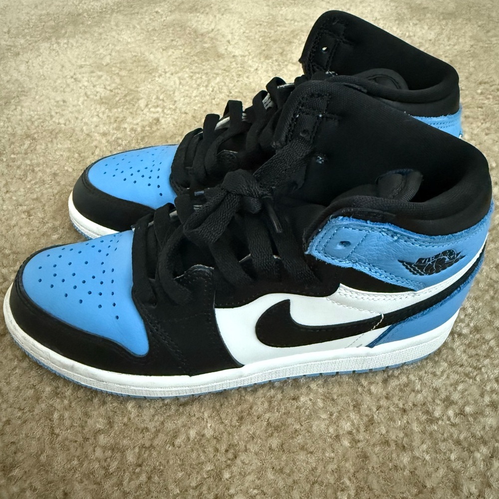 Nike Jordan 1 Retro High UNC Blue Kids Sneakers